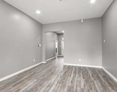 535 Corydon Drive - Photo Thumbnail 8