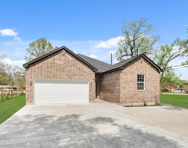 535 Corydon Drive - Photo Thumbnail 3