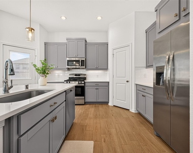 632 Silver Pear Court - Photo Thumbnail 17