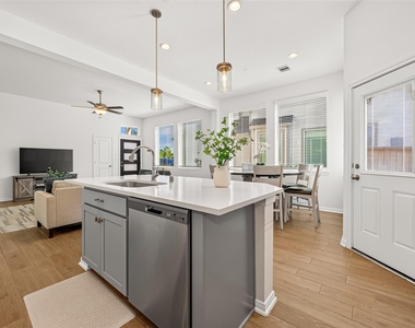 632 Silver Pear Court - Photo Thumbnail 20