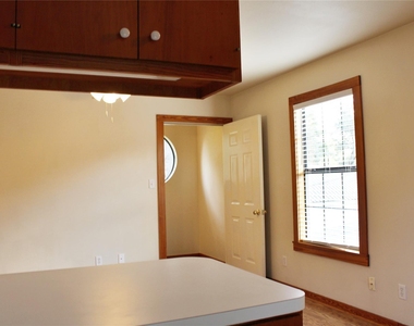 428 Dewees Street - Photo Thumbnail 5