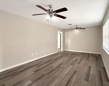 819 W Kyle Road - Photo Thumbnail 5