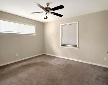 819 W Kyle Road - Photo Thumbnail 18