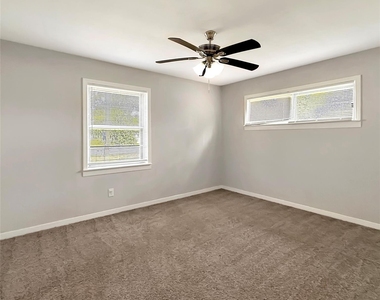 819 W Kyle Road - Photo Thumbnail 13