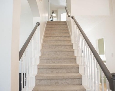 315 Vantage Pointe Circle - Photo Thumbnail 8