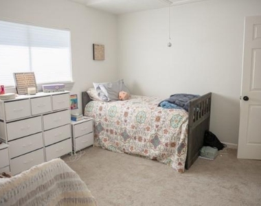 315 Vantage Pointe Circle - Photo Thumbnail 12