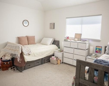 315 Vantage Pointe Circle - Photo Thumbnail 13