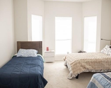 315 Vantage Pointe Circle - Photo Thumbnail 14