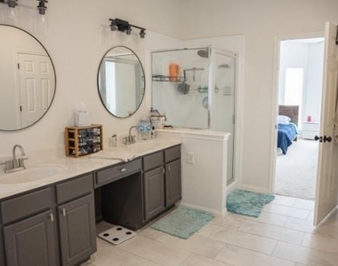 315 Vantage Pointe Circle - Photo Thumbnail 10