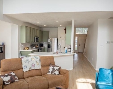 315 Vantage Pointe Circle - Photo Thumbnail 3