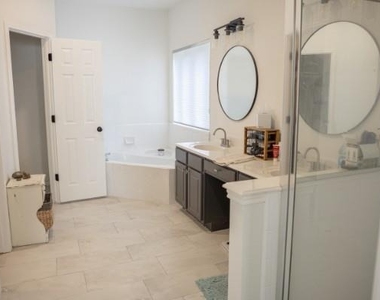 315 Vantage Pointe Circle - Photo Thumbnail 11