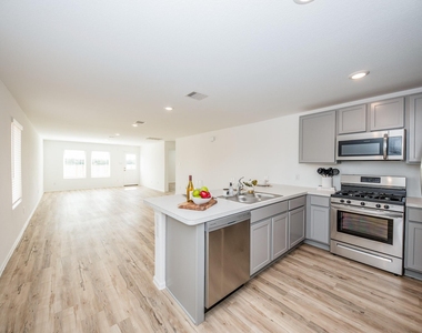 140 Austin Street - Photo Thumbnail 7