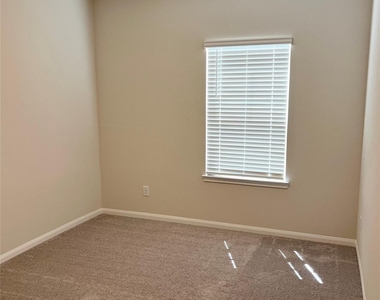 705 Seabreeze Drive - Photo Thumbnail 20