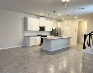 705 Seabreeze Drive - Photo Thumbnail 4