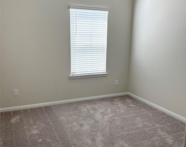 705 Seabreeze Drive - Photo Thumbnail 16