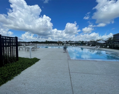 705 Seabreeze Drive - Photo Thumbnail 22