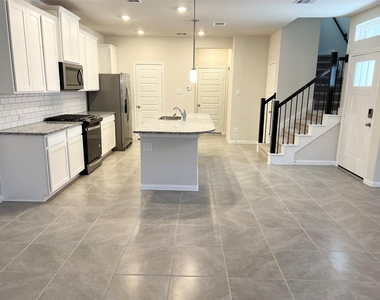 705 Seabreeze Drive - Photo Thumbnail 2