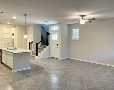 705 Seabreeze Drive - Photo Thumbnail 3