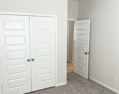 705 Seabreeze Drive - Photo Thumbnail 15
