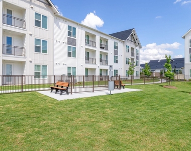 13939 Hillcroft Avenue - Photo Thumbnail 22
