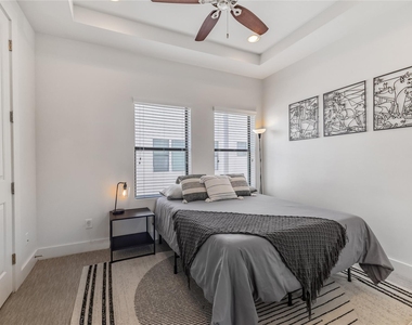 2114 Sabine Street - Photo Thumbnail 15