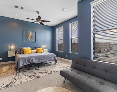 2114 Sabine Street - Photo Thumbnail 12