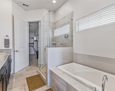 2114 Sabine Street - Photo Thumbnail 13