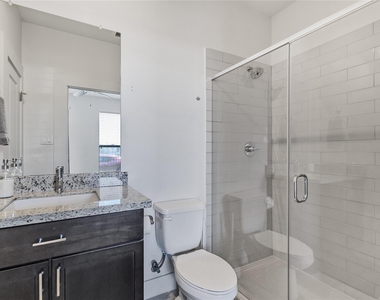 2114 Sabine Street - Photo Thumbnail 3