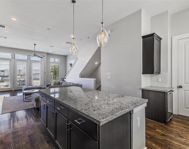 2114 Sabine Street - Photo Thumbnail 9