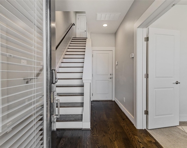2114 Sabine Street - Photo Thumbnail 1