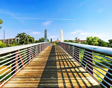 2114 Sabine Street - Photo Thumbnail 24