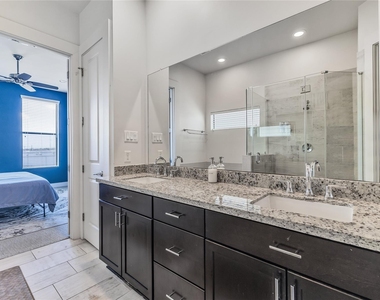 2114 Sabine Street - Photo Thumbnail 14
