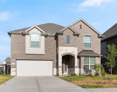 29650 Kynndal Shore Drive - Photo Thumbnail 1