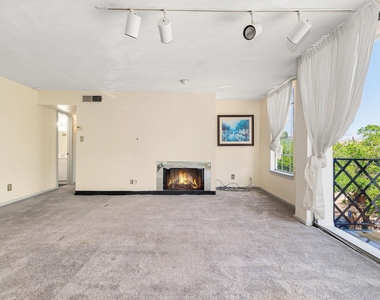 2333 Bering Drive - Photo Thumbnail 8