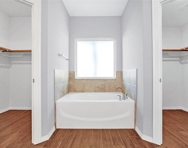 1456 River Oaks Drive - Photo Thumbnail 21