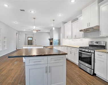 1456 River Oaks Drive - Photo Thumbnail 3