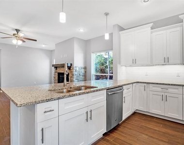 1456 River Oaks Drive - Photo Thumbnail 6