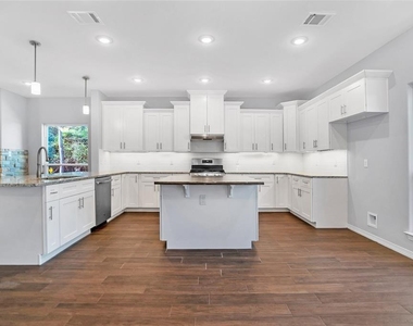 1456 River Oaks Drive - Photo Thumbnail 4