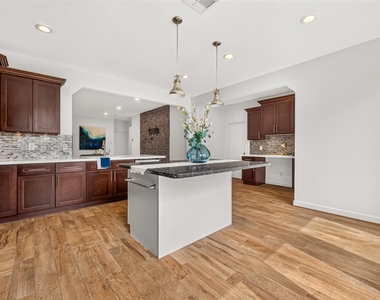 923 Saginaw Bay Court - Photo Thumbnail 6
