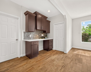 923 Saginaw Bay Court - Photo Thumbnail 12