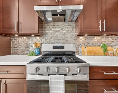 923 Saginaw Bay Court - Photo Thumbnail 8