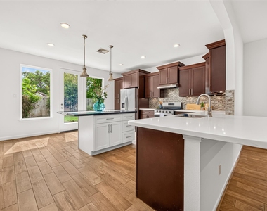 923 Saginaw Bay Court - Photo Thumbnail 4