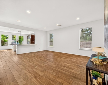923 Saginaw Bay Court - Photo Thumbnail 3