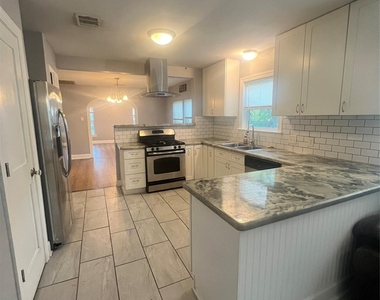 410 E Humble Street - Photo Thumbnail 5