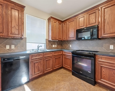 16526 Pentonshire Lane - Photo Thumbnail 4