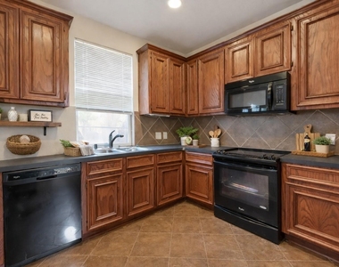 16526 Pentonshire Lane - Photo Thumbnail 3