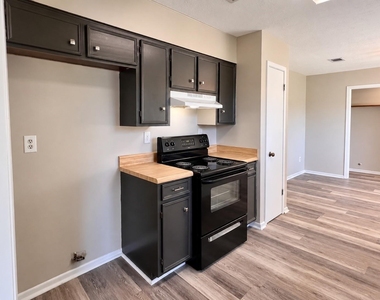 9445 Gross Street - Photo Thumbnail 3