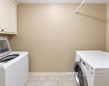 219 West 27th St - Photo Thumbnail 1