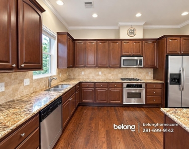 219 West 27th St - Photo Thumbnail 13