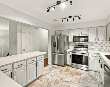 7744 Champion Pines Drive - Photo Thumbnail 16